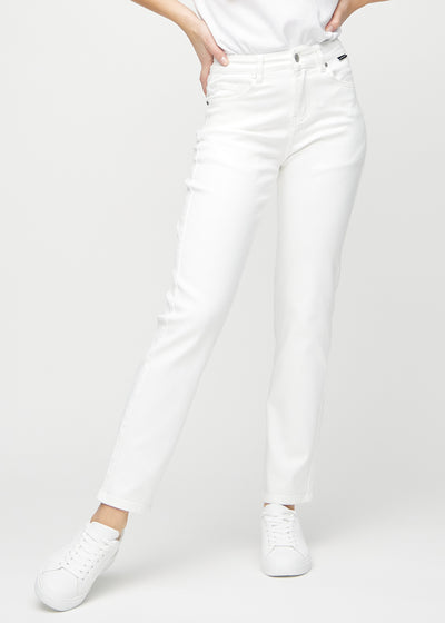 Hvide regular jeans, modelnavn Marguerites, som går lige ned langs benet, set forfra.